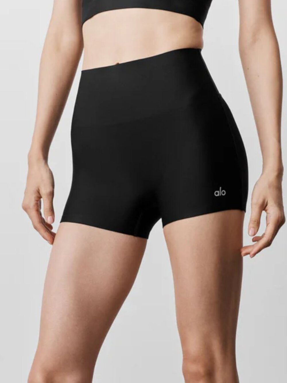 Alo 3" Airlift High-Waist Sleek Shorts Black size small